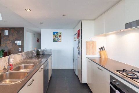 Spacious 2 Bedroom Flat In Wolli Creek - Accommodation 4U 1