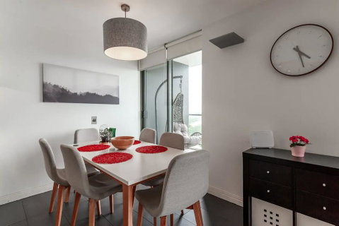 Spacious 2 Bedroom Flat In Wolli Creek - Accommodation 4U 2