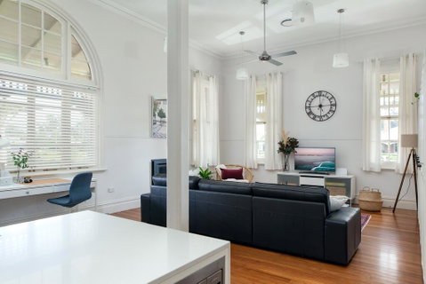Spacious 2-bed, 2-bath Home With Parking And Balcony - Accommodation 4U 0