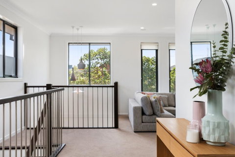 Spacious 4-Bed House With Parking And Backyard - Accommodation 4U 1