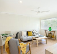 Spacious and Bright Apartment Minutes to the Beach - Accommodation 4U