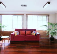 Spacious and cozy home next to Glen Waverley - Accommodation 4U