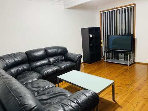 Spacious Townhouse In Wollongong - Accommodation 4U 1