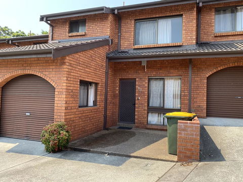 Spacious Townhouse In Wollongong - Accommodation 4U 3