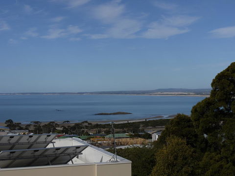 Spectacular Holiday Living - Accommodation 4U 2