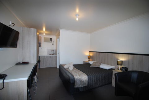 Starline Motor Inn - Accommodation 4U 3