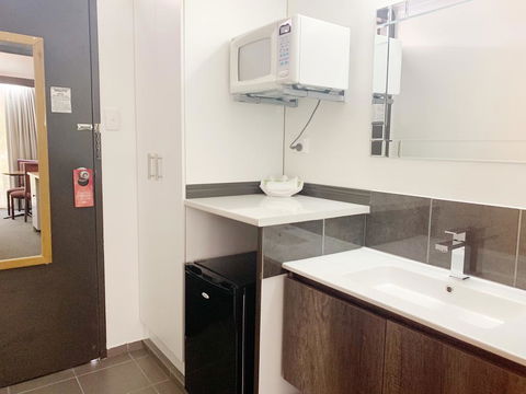 Statesman Motor Inn - Accommodation 4U 2