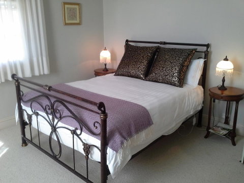 Stoke House - Accommodation 4U 1