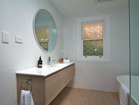 Strahan House - Accommodation 4U 3