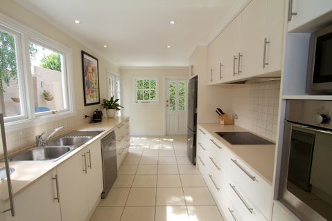 Strahan House - Accommodation 4U 2