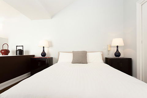 Striking Open Plan Home In Quiet Inner-city Area - Accommodation 4U 2