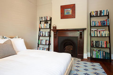 Striking Open Plan Home In Quiet Inner-city Area - Accommodation 4U 1