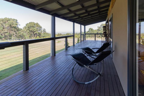 Studio 165 Hidden Gem On 50 Acres With Bay Views - Accommodation 4U 0