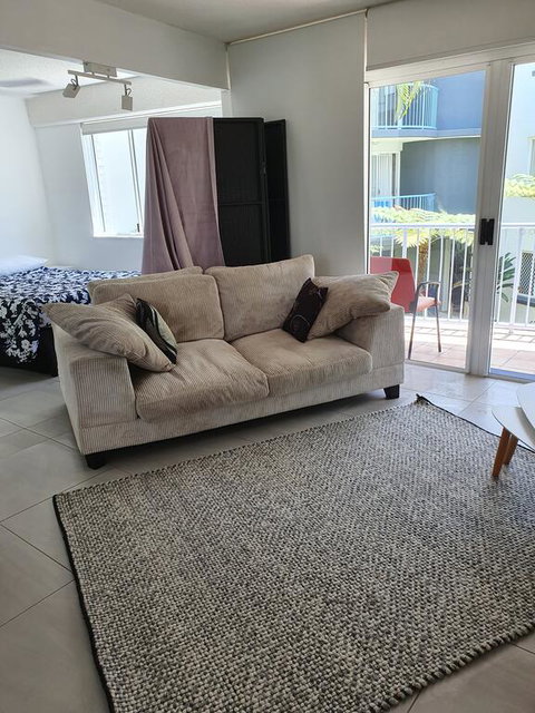 Studio Apartment Mooloolaba Beach Holiday Management - Accommodation 4U 1
