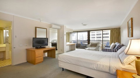 Studio With Balcony At College St - Accommodation 4U 2
