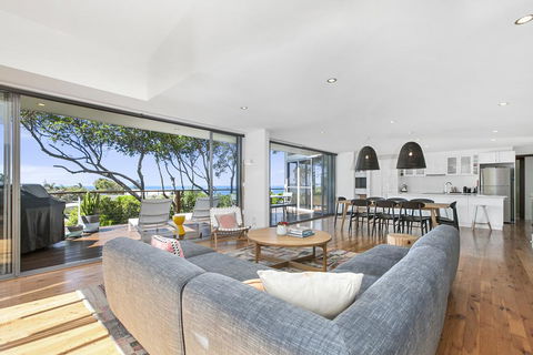 Stunning Seaviews, Sunshine Beach - Accommodation 4U 1