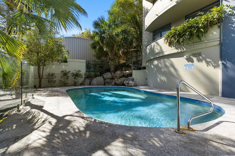 Stunning Top Floor Sunshine Beach Getaway! Unit 7 Vista Pacific 12 Bryan Street - Accommodation 4U 2