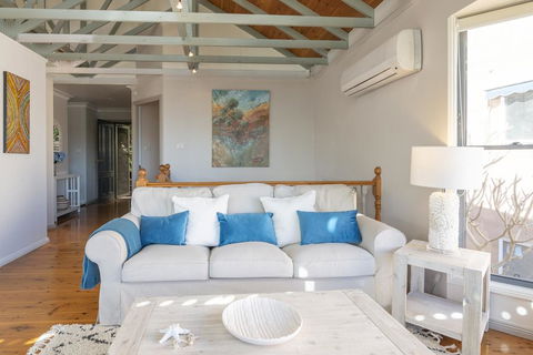 STUNNING WATERFRONT ESCAPE AT DALEYS POINT - Accommodation 4U 3