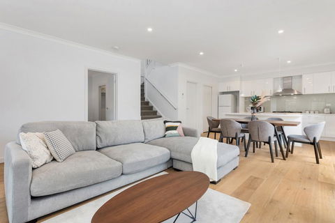 Style, Comfort And Convenience - Accommodation 4U 0
