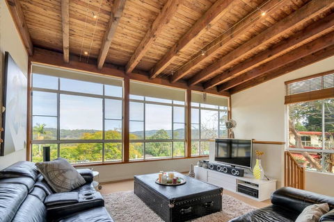 STYLISH & RELAXED LAKE HOME // NARRABEEN - Accommodation 4U 3