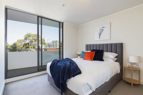 Stylish Apartment Minutes From City And Airport - Accommodation 4U 1