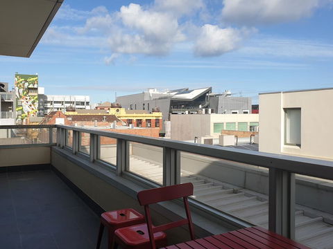 Stylish Modern 3BD Retreat At An Amazing Location - Accommodation 4U 1