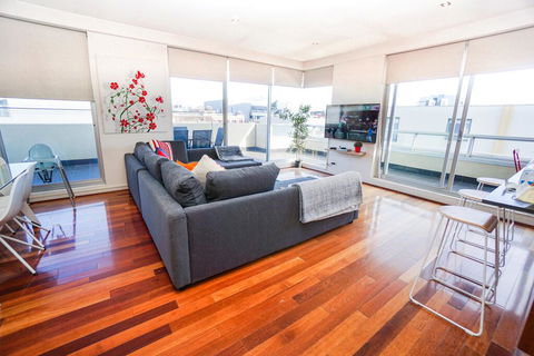 Stylish Modern 3BD Retreat At An Amazing Location - Accommodation 4U 0