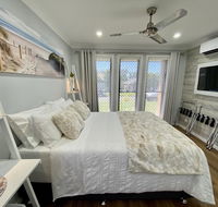 STYLISH UNIT - CLOSE TO DREAMWORLD - Accommodation 4U