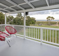 Sugar Shack - Character Family Home Right on the Ocean - Accommodation 4U