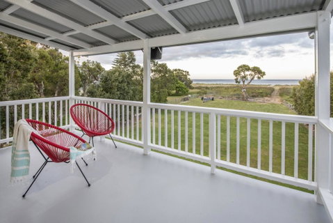 Sugar Shack - Character Family Home Right On The Ocean - Accommodation 4U 0