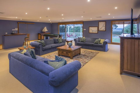 Sugar Shack - Character Family Home Right On The Ocean - Accommodation 4U 3