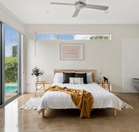 Sundays Beach House - Accommodation 4U