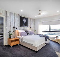Sunset Penthouse Couples Retreat close to Airlie Beach Champagne on arrival - Accommodation 4U