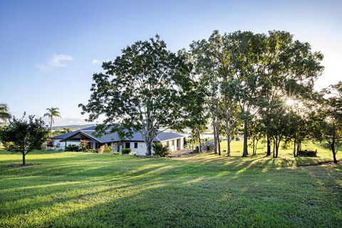 Sunset Retreat Airlie Beach Rural Getaway - Accommodation 4U 1