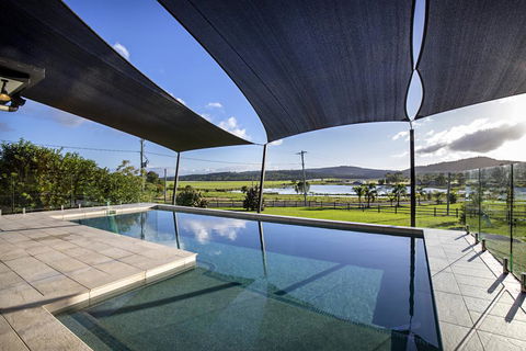 Sunset Retreat Airlie Beach Rural Getaway - Accommodation 4U 2