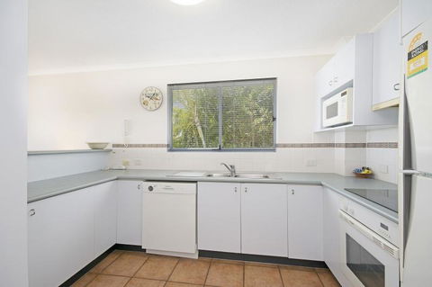 Sunshine Cove, Across The Road From The Beach - Accommodation 4U 3