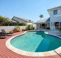 Super Sized Family Retreat With a Pool - Accommodation 4U