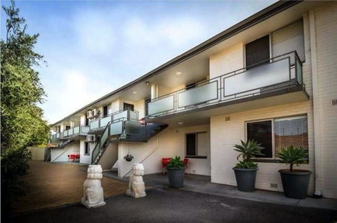 Superb 2 BR Apartment Minutes To CBD- Cen7 - Accommodation 4U 2