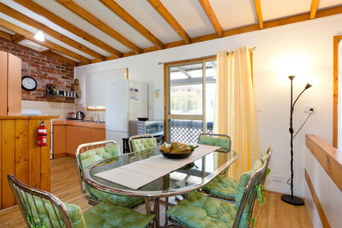 Surf And Sunsets, Beach Holiday Home Mandurah - Accommodation 4U 2