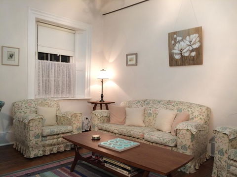 Surgeon's Cottage - Accommodation 4U 1