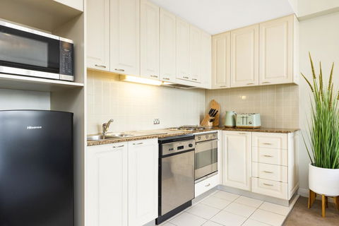 Sydney CBD 1 Bedroom Self-Contained Apartment With Spectacular Sydney Harbour View (1312 BRG) - Accommodation 4U 2
