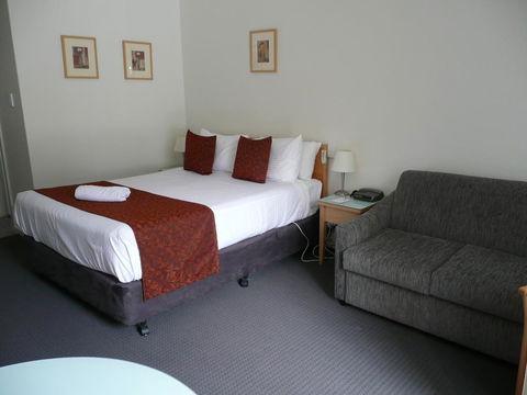 Taft Motor Inn - Accommodation 4U 1