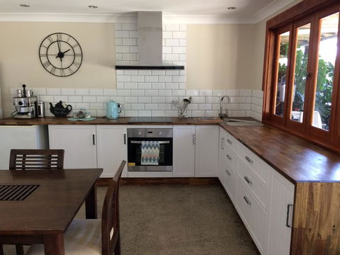 TAKURA HEIGHTS Modern Country Apartment With Pool Access - Accommodation 4U 2