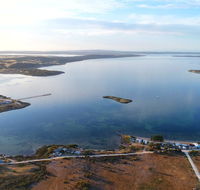 Tall Pines Beach House at Mount Dutton Bay part of Coffin Bay waterways - Accommodation 4U