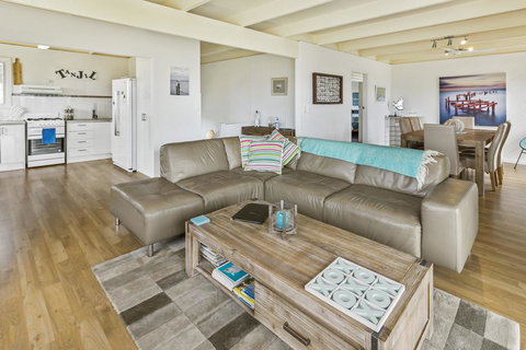 Tanjil - A Stroll From The Water In Paynesville - Accommodation 4U 3