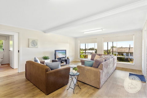 TASSIE SEASIDE SERENITY - L'Abode Accommodation - Accommodation 4U 1
