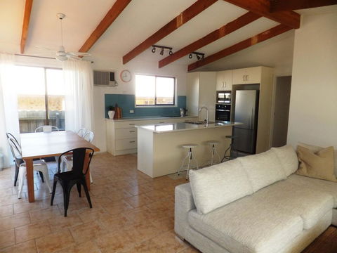 TERRIFIC ON TAMARA CRESCENT - Accommodation 4U 3