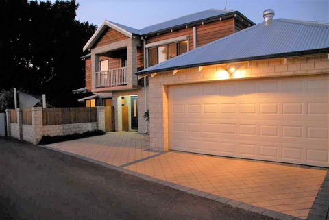 Terrific Townhouse - Accommodation 4U 1