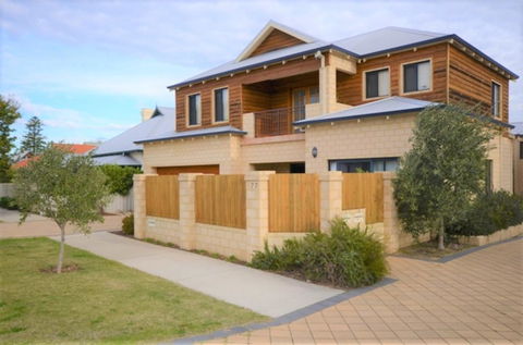 Terrific Townhouse - Accommodation 4U 0