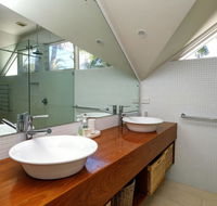 THE BEACH HOUSE - Accommodation 4U